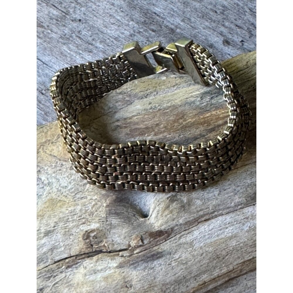 Vintage Napier Goldtone Mesh Bracelet With Fold Over Clasp - Picture 1 of 5